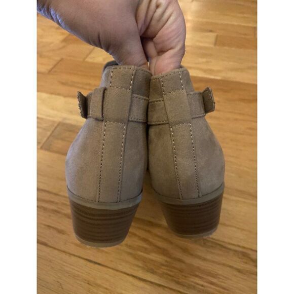 Old Navy women's tan faux suede 2" block heel side zip ankle bootie size 9 - Picture 4 of 8